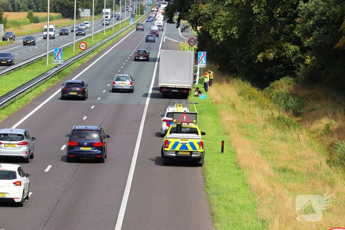 Camper en bakwagen stil na aanrijding