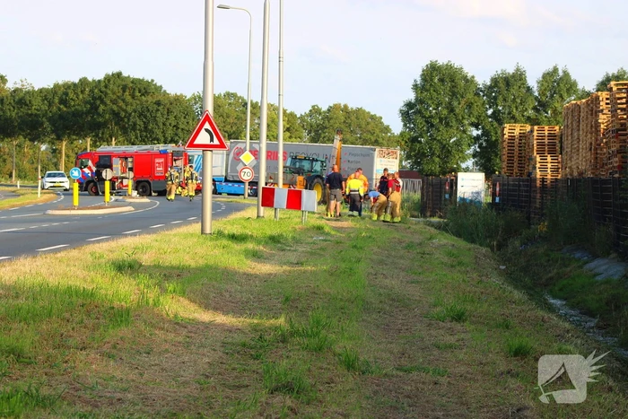 Weg afgesloten na ongeval met gevaarlijke stoffen