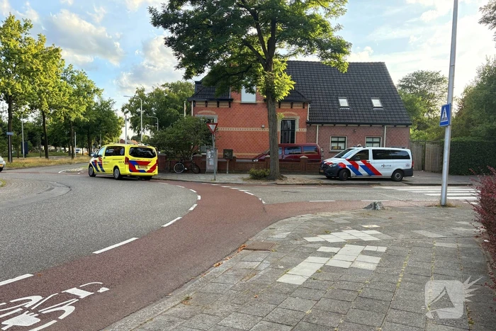 Fietser gewond bij aanrijding op rotonde
