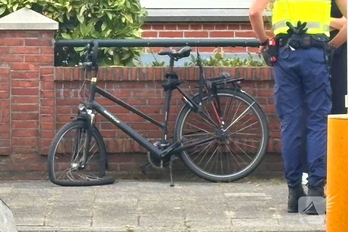 Fietser gewond bij aanrijding op rotonde