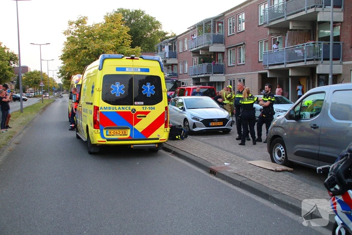 Auto rijdt tegen gevel, meerdere gewonden