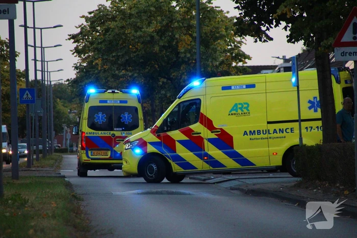 Auto rijdt tegen gevel, meerdere gewonden