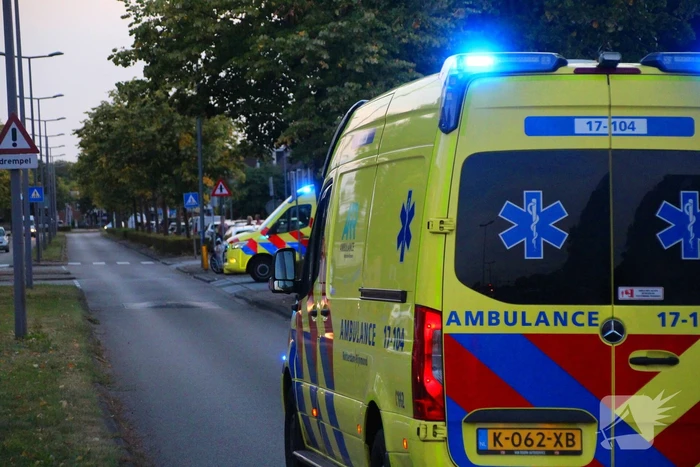 Auto rijdt tegen gevel, meerdere gewonden