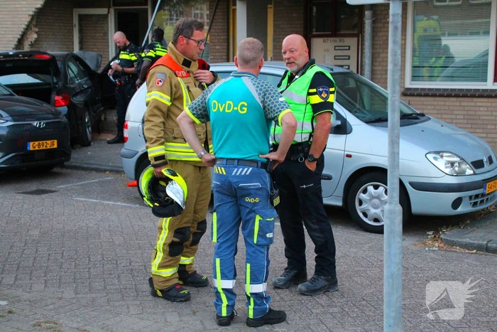 Auto rijdt tegen gevel, meerdere gewonden