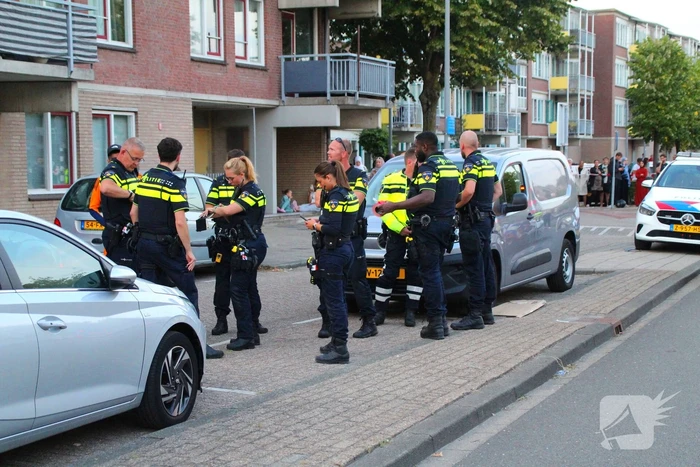 Auto rijdt tegen gevel, meerdere gewonden
