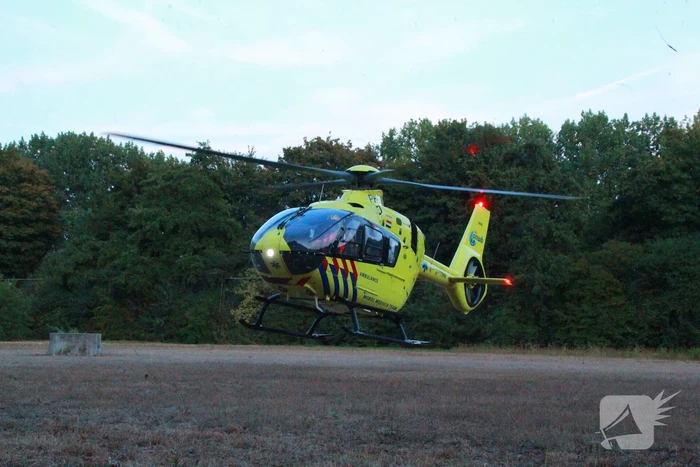 Auto rijdt tegen gevel, meerdere gewonden