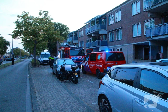 Auto rijdt tegen gevel, meerdere gewonden