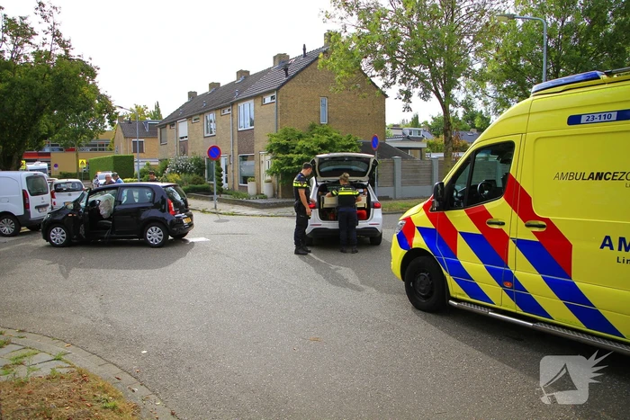 Zware schade bij aanrijding tussen voertuigen