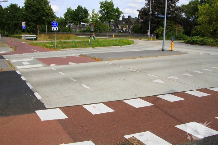 Fietser lichtgewond na aanrijding met auto