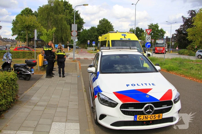 Fietser lichtgewond na aanrijding met auto