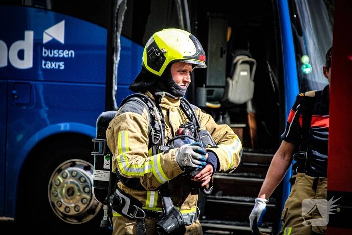 Brand in touringcar leidt tot snelle inzet
