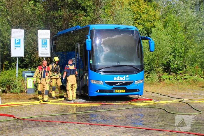 Brand in touringcar leidt tot snelle inzet