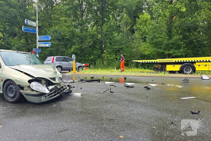 Aanrijding zorgt voor grote schade