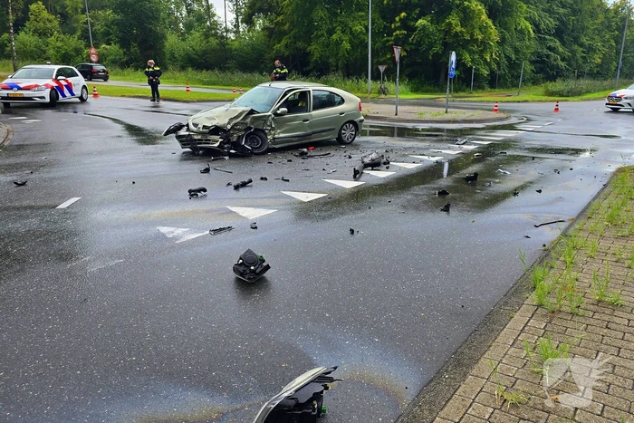 Aanrijding zorgt voor grote schade