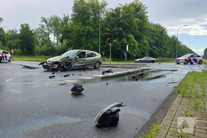 Aanrijding zorgt voor grote schade