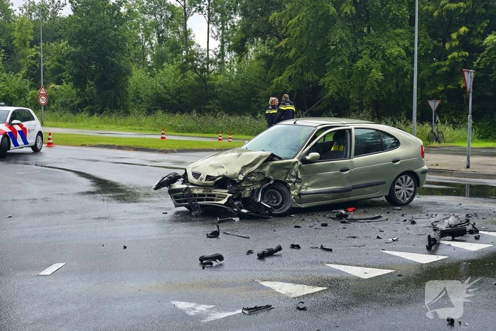 Aanrijding zorgt voor grote schade
