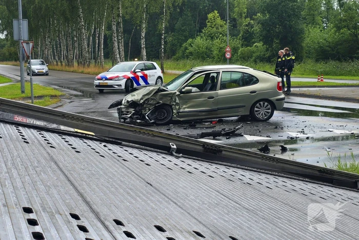 Aanrijding zorgt voor grote schade