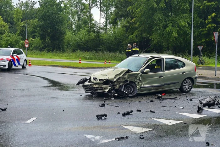 Aanrijding zorgt voor grote schade