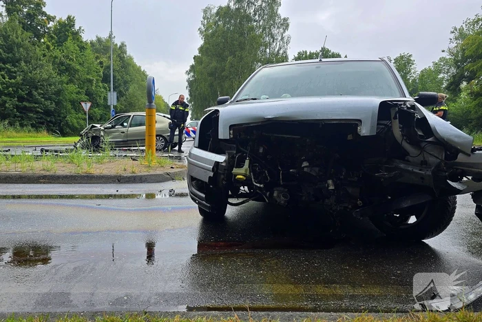 Aanrijding zorgt voor grote schade