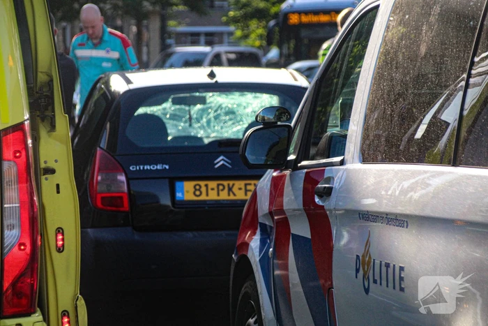Auto met gebarsten voorruit
