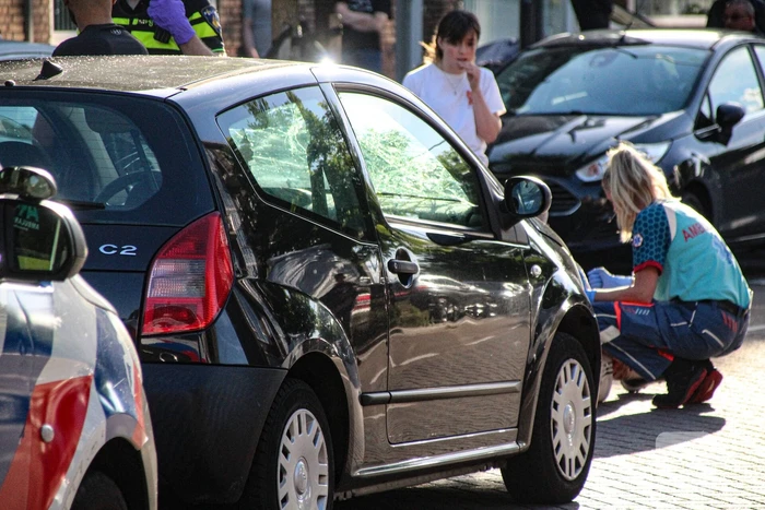 Auto met gebarsten voorruit