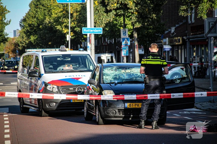 Auto met gebarsten voorruit