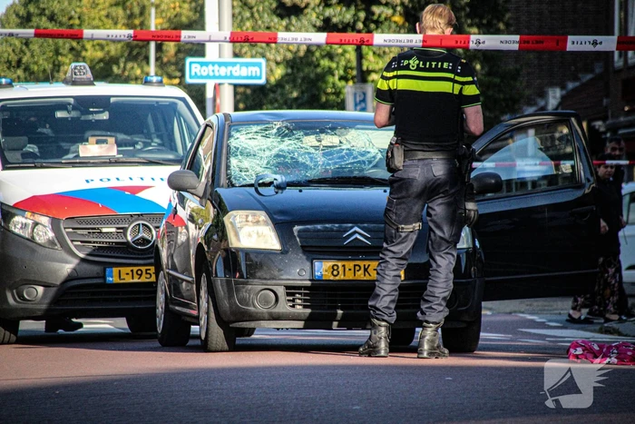 Auto met gebarsten voorruit