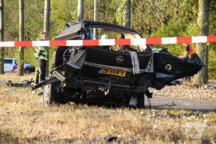 Auto door midden na ernstig ongeval