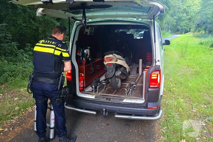 Scooterrijder klemgereden na achtervolging
