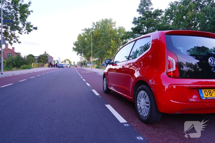 Automobilist rijdt door na crash