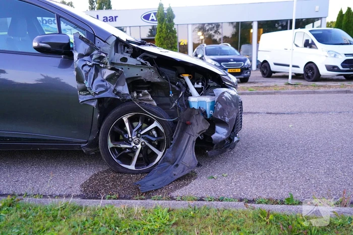 Automobilist rijdt door na crash