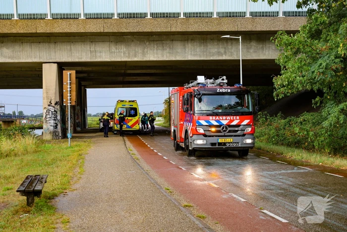 persoon te water gered in noord Hollands kanaal