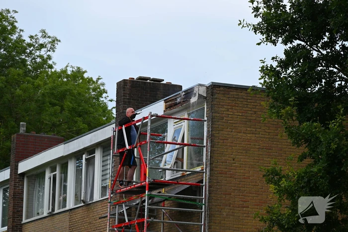 Betrokkene dooft dakbrand door werkzaamheden