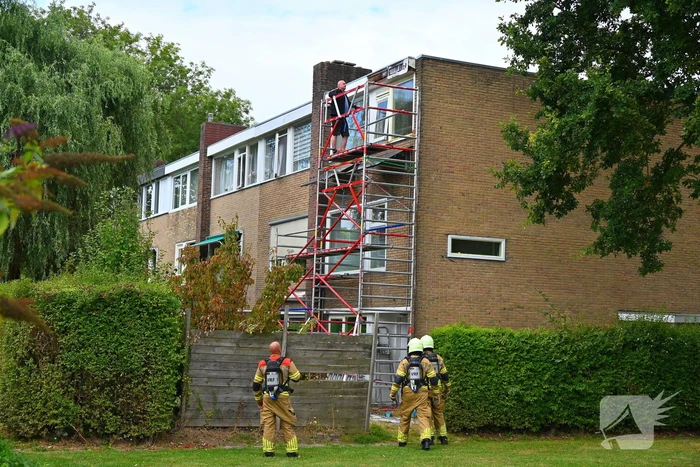 Betrokkene dooft dakbrand door werkzaamheden