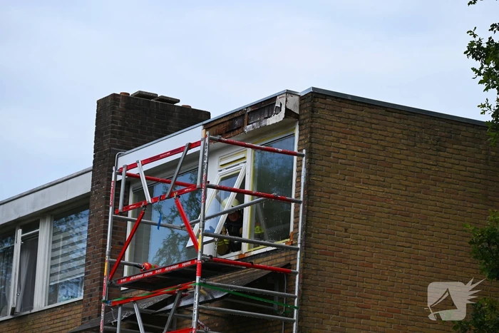Betrokkene dooft dakbrand door werkzaamheden