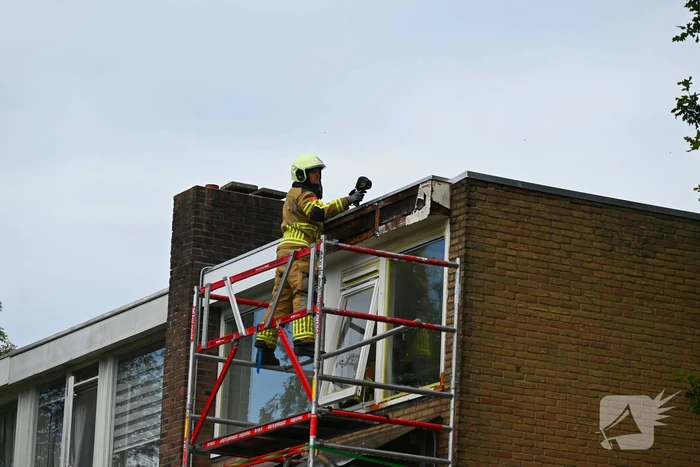 Betrokkene dooft dakbrand door werkzaamheden