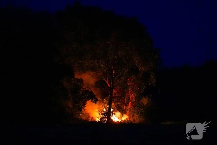 Brandweer blust moeilijk bereikbare brand
