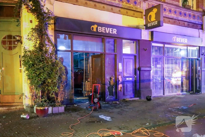 Explosie verwoest voorgevel winkel