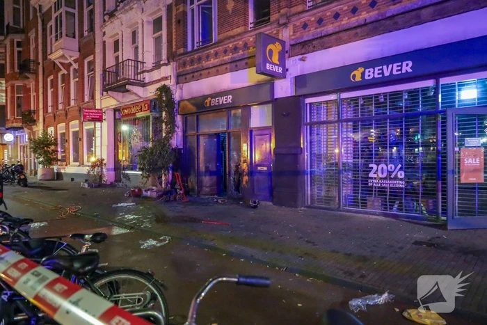 Explosie verwoest voorgevel winkel