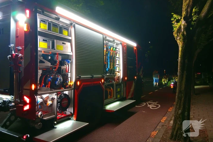 Brandweer verwijdert afgebroken boomtak