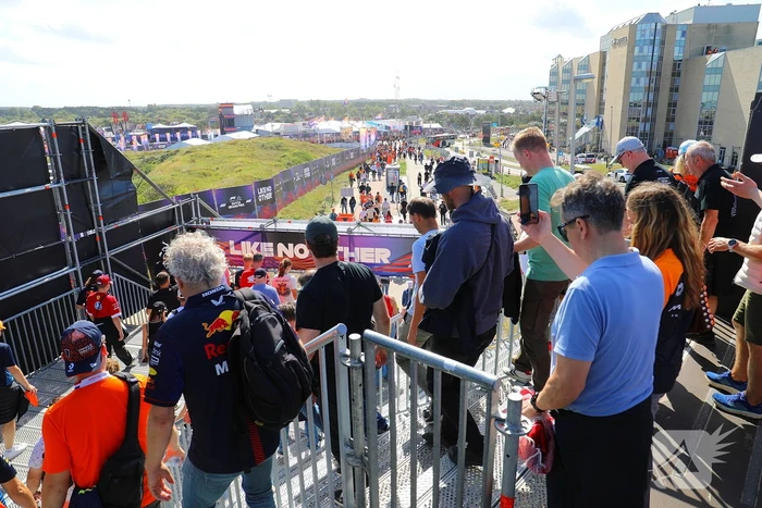 Drukte voor Formule 1 race op circuit Zandvoort