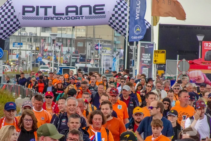 Drukte voor Formule 1 race op circuit Zandvoort