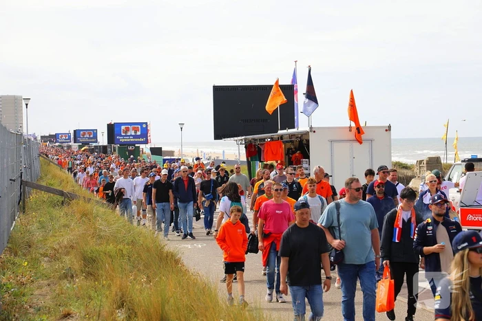 Drukte voor Formule 1 race op circuit Zandvoort