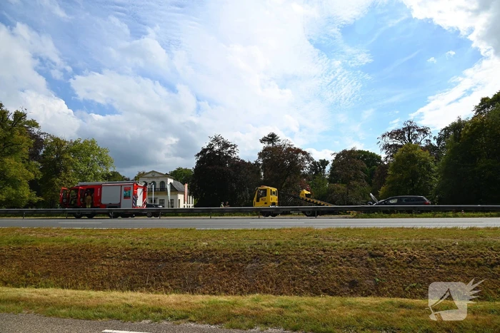 Flinke schade bij ongeval tussen vrachtwagen en personenauto