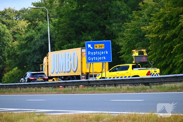 Flinke schade bij ongeval tussen vrachtwagen en personenauto