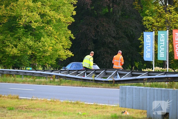 Flinke schade bij ongeval tussen vrachtwagen en personenauto