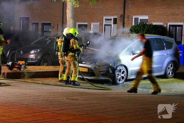 Autobrand snel onder controle