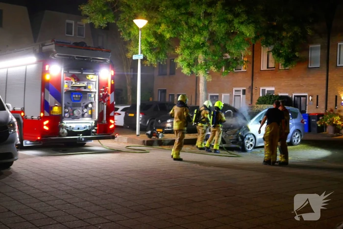 Autobrand snel onder controle