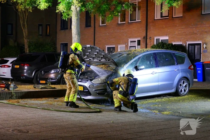 Autobrand snel onder controle