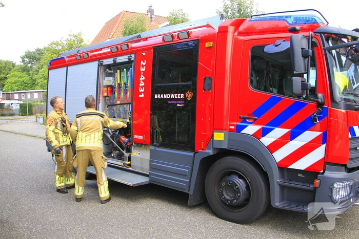 Man steekt stoel in brand tijdens lassen